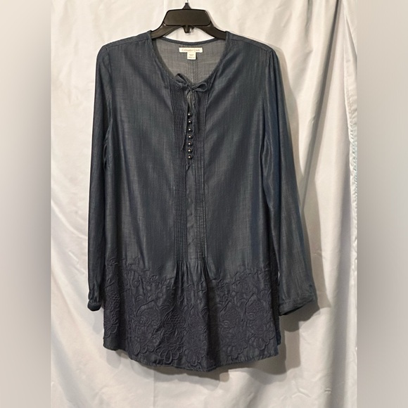 Coldwater Creek Tops - NWOT Coldwater Creek women’s petite medium 10-12 chambray oversized embroidered